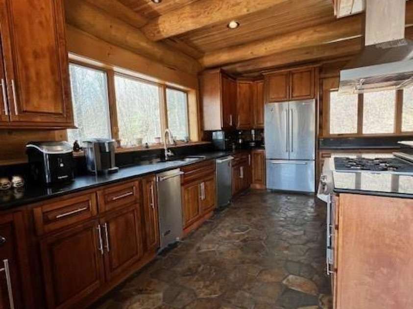 51 Airport Road, Mars Hill, NC 28754.  MLS# CAR4395052, YatesRealty ID 32292. MAIN - SS APPLIANCES