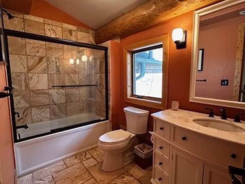 51 Airport Road, Mars Hill, NC 28754.  MLS# CAR4395052, YatesRealty ID 32292. UPPER - FULL BATH