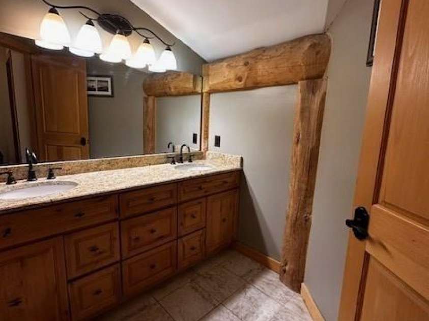 51 Airport Road, Mars Hill, NC 28754.  MLS# CAR4395052, YatesRealty ID 32292. UPPER - FULL BATH W/DBL SINKS