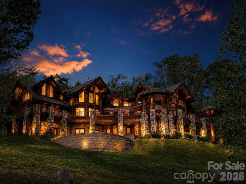 51 Airport Road, Mars Hill, NC 28754.  MLS# CAR4395052, YatesRealty ID 32292. WELCOME HOME!