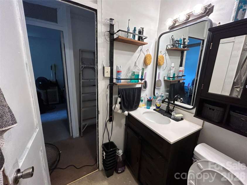 1035 Nations Drive, Charlotte, NC 28217.  MLS# CAR4390062, YatesRealty ID 32293. 