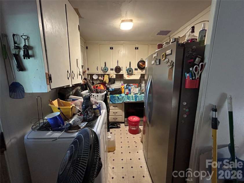 1035 Nations Drive, Charlotte, NC 28217.  MLS# CAR4390062, YatesRealty ID 32293. 