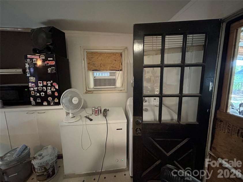 1035 Nations Drive, Charlotte, NC 28217.  MLS# CAR4390062, YatesRealty ID 32293. 