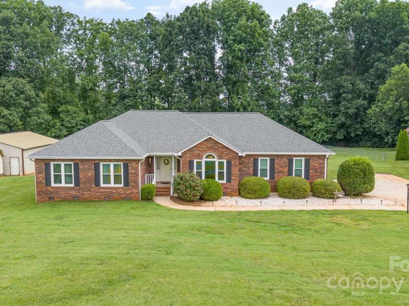 2695 Hill Top Drive, Salisbury, NC 28147.  MLS# CAR4276617, YatesRealty ID 32294. 