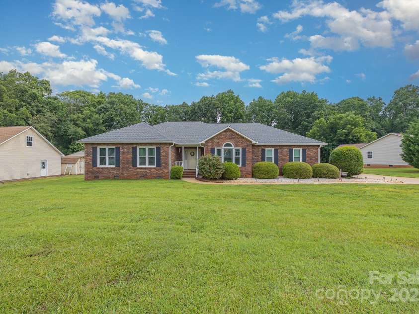 2695 Hill Top Drive, Salisbury, NC 28147.  MLS# CAR4276617, YatesRealty ID 32294. 