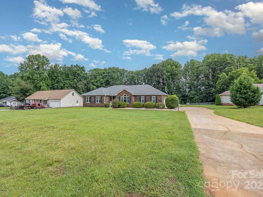 2695 Hill Top Drive, Salisbury, NC 28147.  MLS# CAR4276617, YatesRealty ID 32294. 