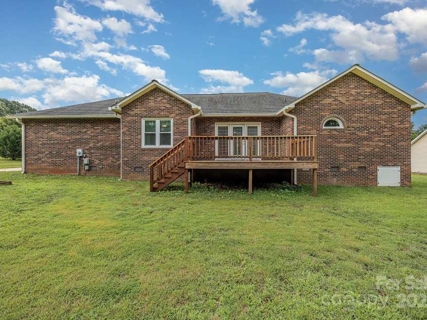 2695 Hill Top Drive, Salisbury, NC 28147.  MLS# CAR4276617, YatesRealty ID 32294. 