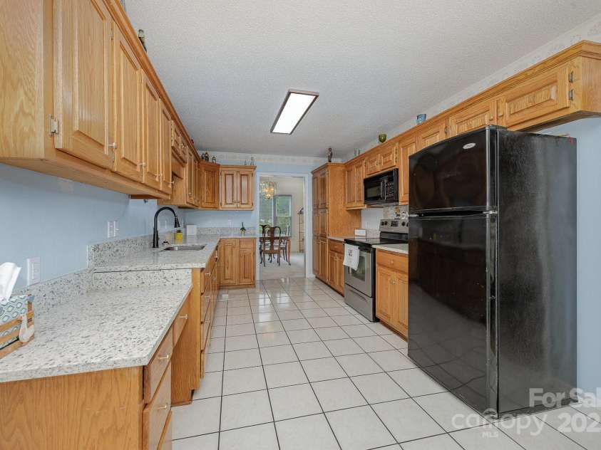 2695 Hill Top Drive, Salisbury, NC 28147.  MLS# CAR4276617, YatesRealty ID 32294. 