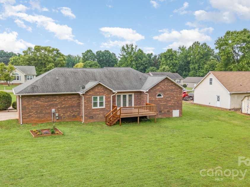 2695 Hill Top Drive, Salisbury, NC 28147.  MLS# CAR4276617, YatesRealty ID 32294. 