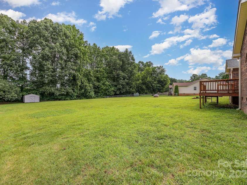 2695 Hill Top Drive, Salisbury, NC 28147.  MLS# CAR4276617, YatesRealty ID 32294. 