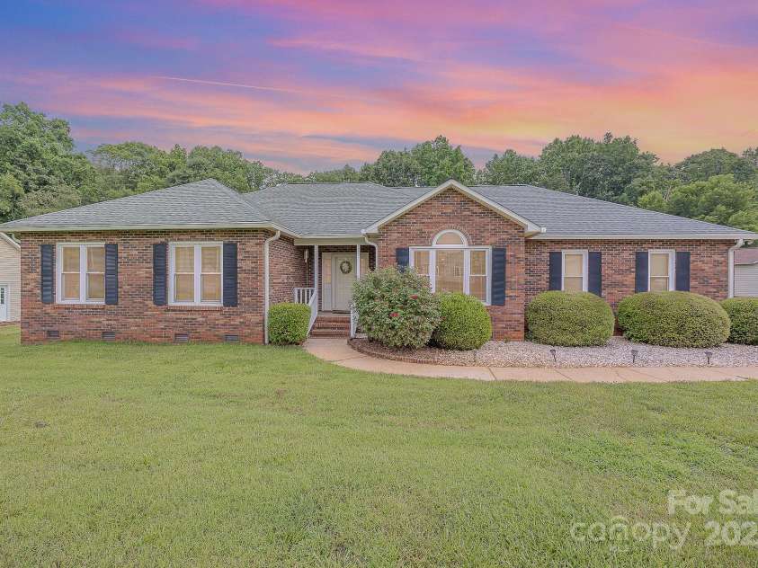 2695 Hill Top Drive, Salisbury, NC 28147.  MLS# CAR4276617, YatesRealty ID 32294. Welcome Home!