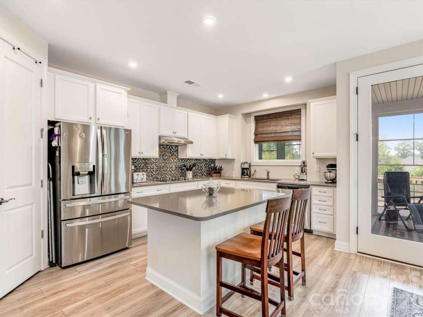 6601 Good News Drive, Charlotte, NC 28215.  MLS# CAR4390689, YatesRealty ID 32294. 