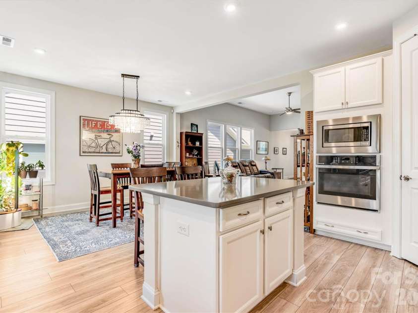 6601 Good News Drive, Charlotte, NC 28215.  MLS# CAR4390689, YatesRealty ID 32294. 