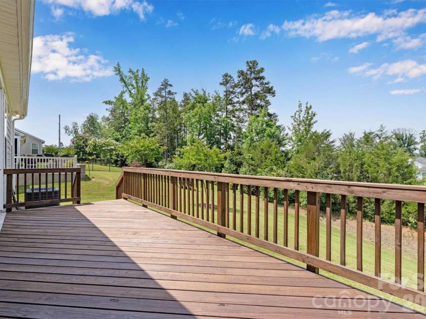 6601 Good News Drive, Charlotte, NC 28215.  MLS# CAR4390689, YatesRealty ID 32294. 
