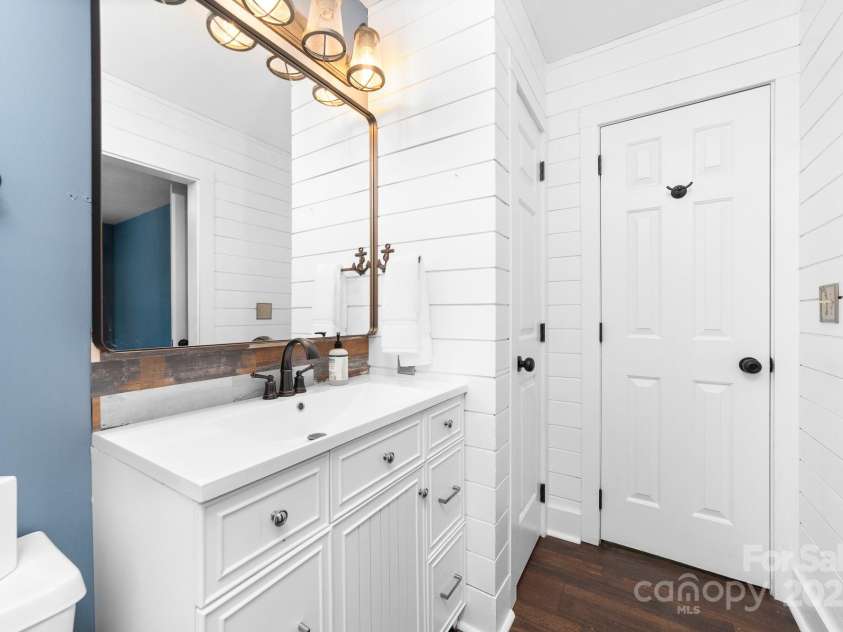 5408 Apple Glen Drive, Harrisburg, NC 28075.  MLS# CAR4273916, YatesRealty ID 32295. Upstairs full bathroom