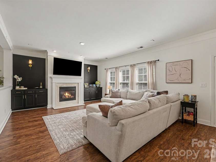 8915 Oransay Way, Charlotte, NC 28278.  MLS# CAR4393957, YatesRealty ID 32295. 
