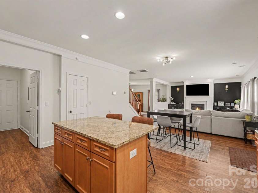 8915 Oransay Way, Charlotte, NC 28278.  MLS# CAR4393957, YatesRealty ID 32295. 
