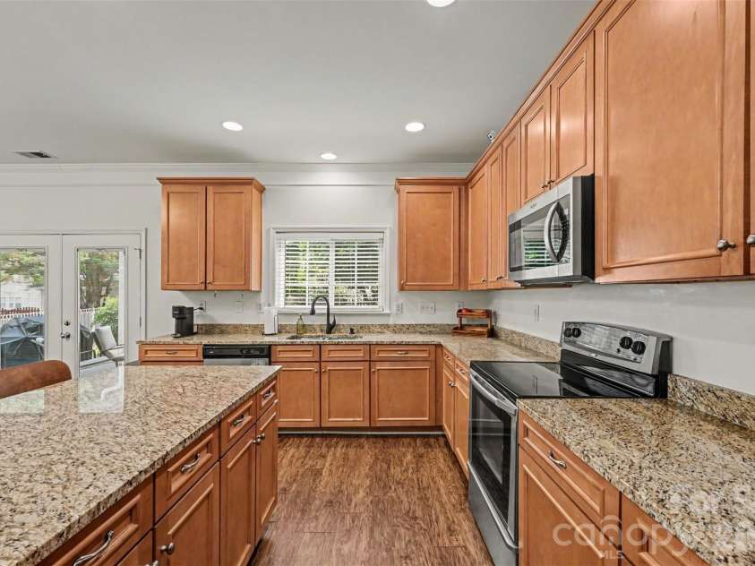 8915 Oransay Way, Charlotte, NC 28278.  MLS# CAR4393957, YatesRealty ID 32295. 