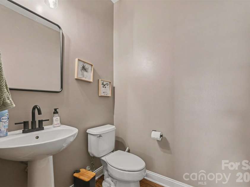 8915 Oransay Way, Charlotte, NC 28278.  MLS# CAR4393957, YatesRealty ID 32295. 