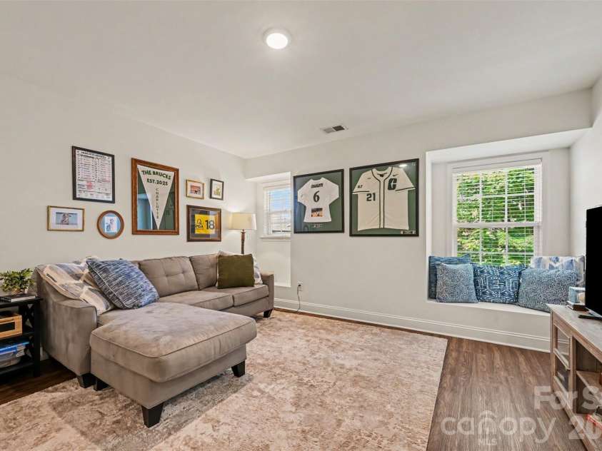 8915 Oransay Way, Charlotte, NC 28278.  MLS# CAR4393957, YatesRealty ID 32295. 