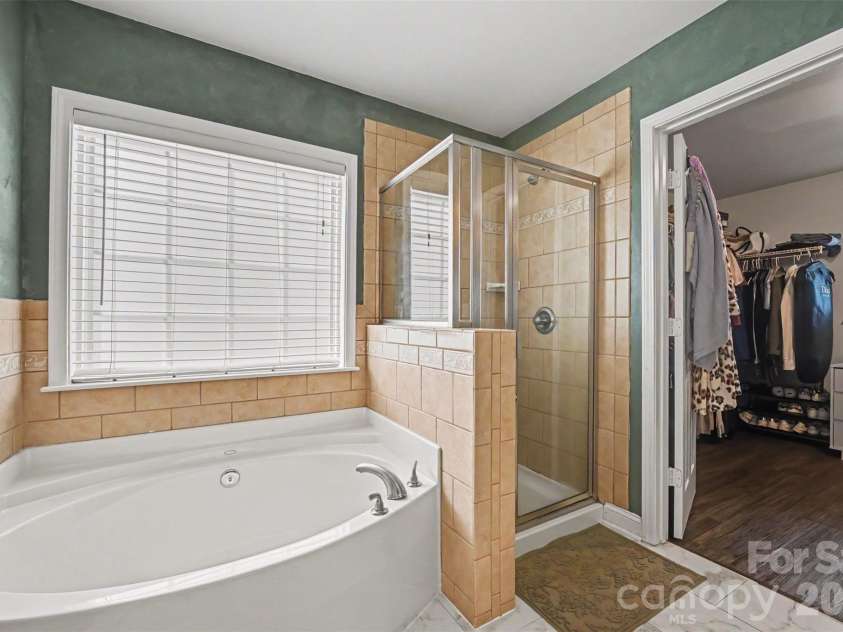 8915 Oransay Way, Charlotte, NC 28278.  MLS# CAR4393957, YatesRealty ID 32295. 