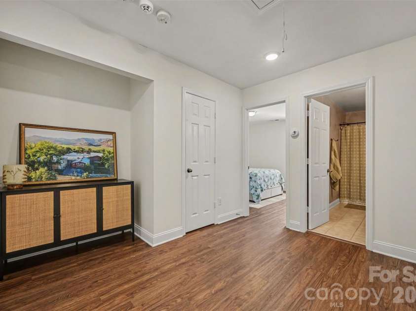 8915 Oransay Way, Charlotte, NC 28278.  MLS# CAR4393957, YatesRealty ID 32295. 