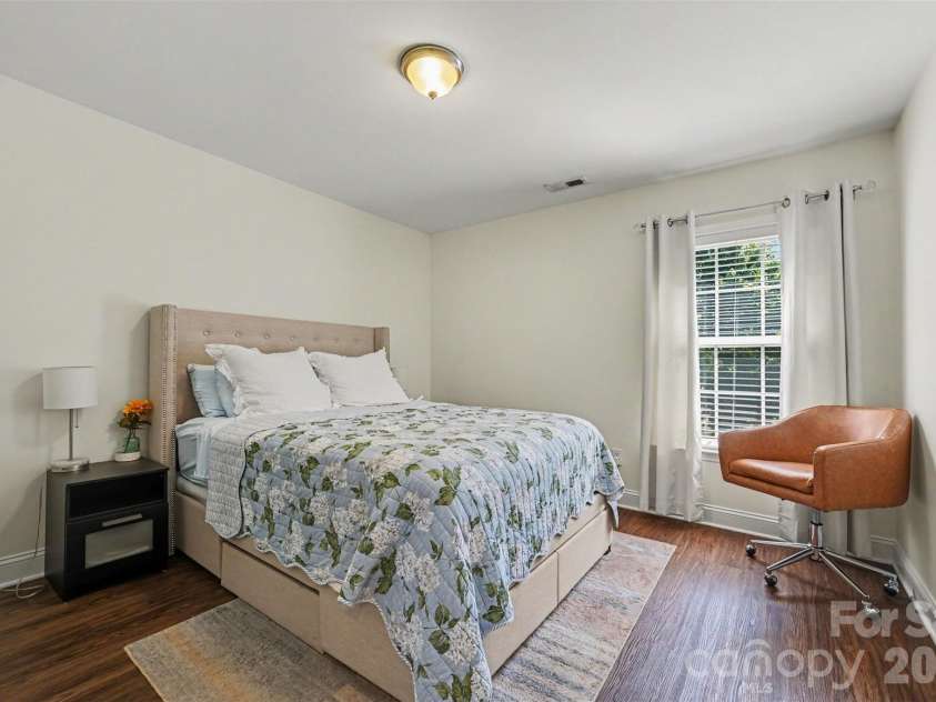8915 Oransay Way, Charlotte, NC 28278.  MLS# CAR4393957, YatesRealty ID 32295. 