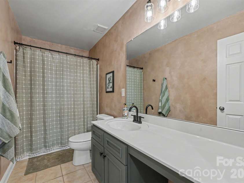 8915 Oransay Way, Charlotte, NC 28278.  MLS# CAR4393957, YatesRealty ID 32295. 