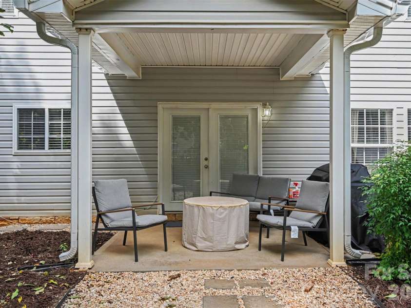 8915 Oransay Way, Charlotte, NC 28278.  MLS# CAR4393957, YatesRealty ID 32295. 