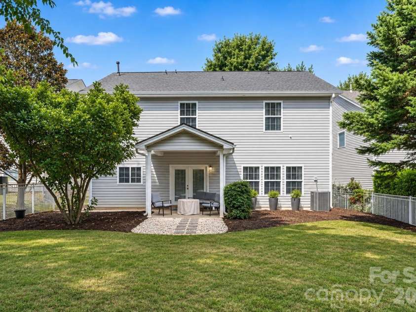 8915 Oransay Way, Charlotte, NC 28278.  MLS# CAR4393957, YatesRealty ID 32295. 