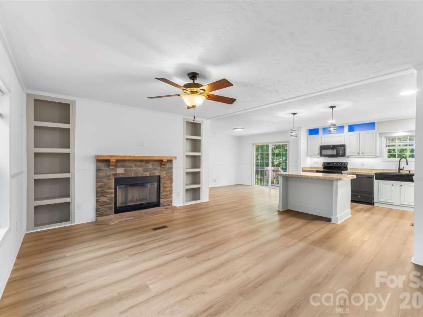 17 Windy Acres Drive, Hendersonville, NC 28792.  MLS# CAR4391864, YatesRealty ID 32296. 