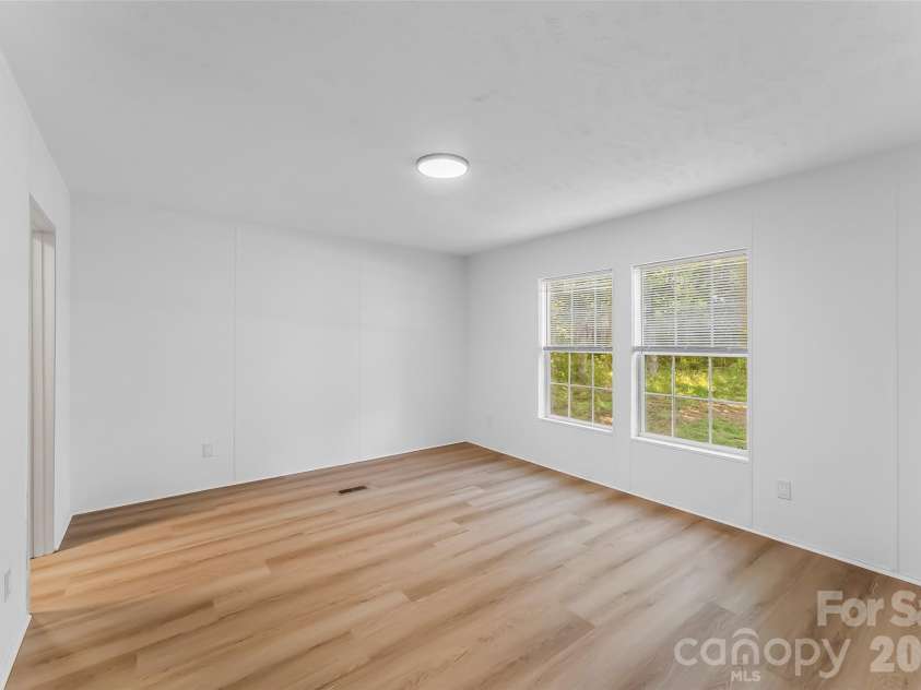17 Windy Acres Drive, Hendersonville, NC 28792.  MLS# CAR4391864, YatesRealty ID 32296. 
