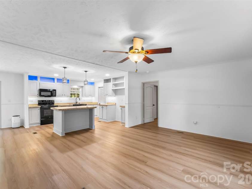 17 Windy Acres Drive, Hendersonville, NC 28792.  MLS# CAR4391864, YatesRealty ID 32296. 