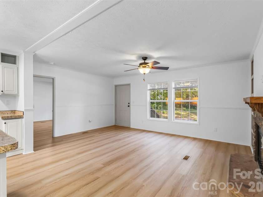 17 Windy Acres Drive, Hendersonville, NC 28792.  MLS# CAR4391864, YatesRealty ID 32296. 
