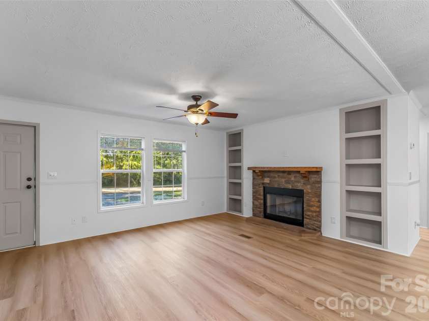 17 Windy Acres Drive, Hendersonville, NC 28792.  MLS# CAR4391864, YatesRealty ID 32296. 