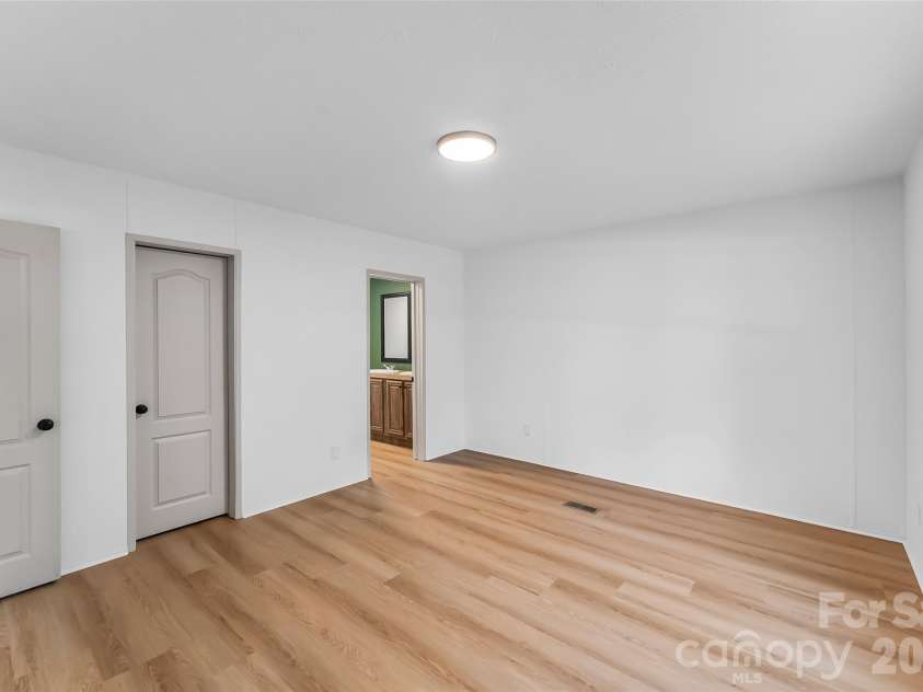 17 Windy Acres Drive, Hendersonville, NC 28792.  MLS# CAR4391864, YatesRealty ID 32296. 