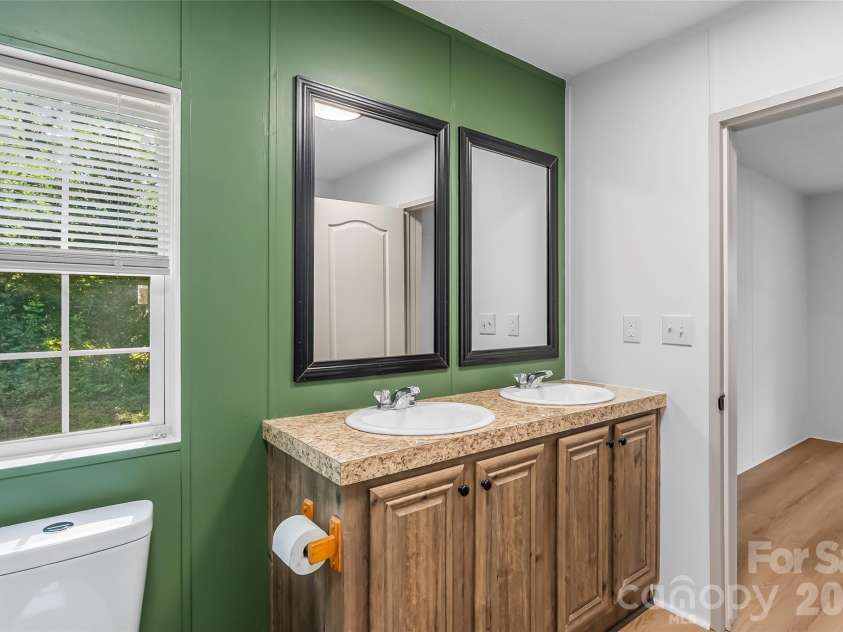 17 Windy Acres Drive, Hendersonville, NC 28792.  MLS# CAR4391864, YatesRealty ID 32296. 