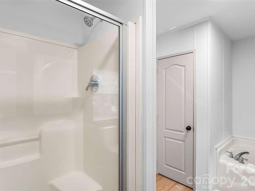 17 Windy Acres Drive, Hendersonville, NC 28792.  MLS# CAR4391864, YatesRealty ID 32296. 