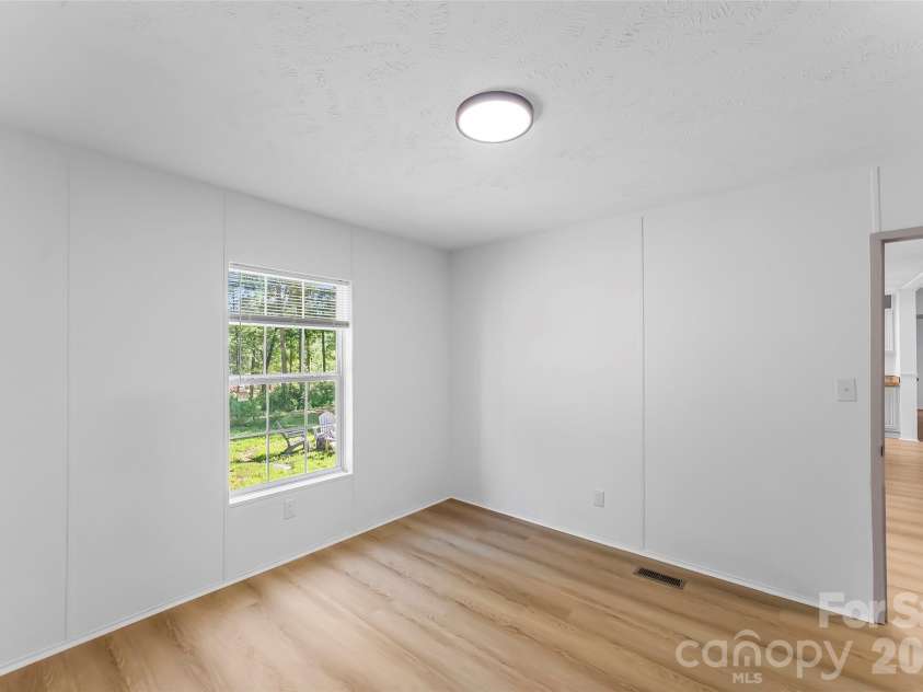 17 Windy Acres Drive, Hendersonville, NC 28792.  MLS# CAR4391864, YatesRealty ID 32296. 