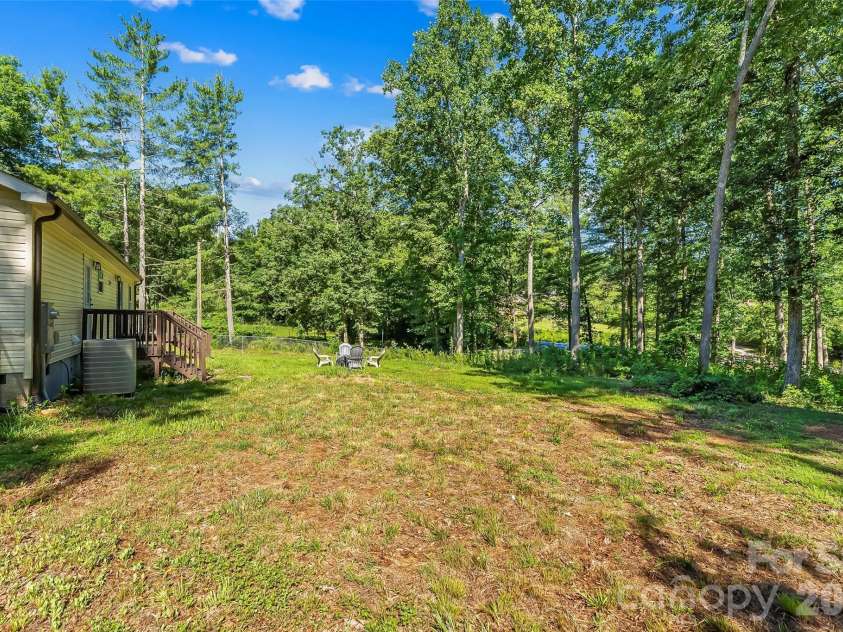 17 Windy Acres Drive, Hendersonville, NC 28792.  MLS# CAR4391864, YatesRealty ID 32296. 