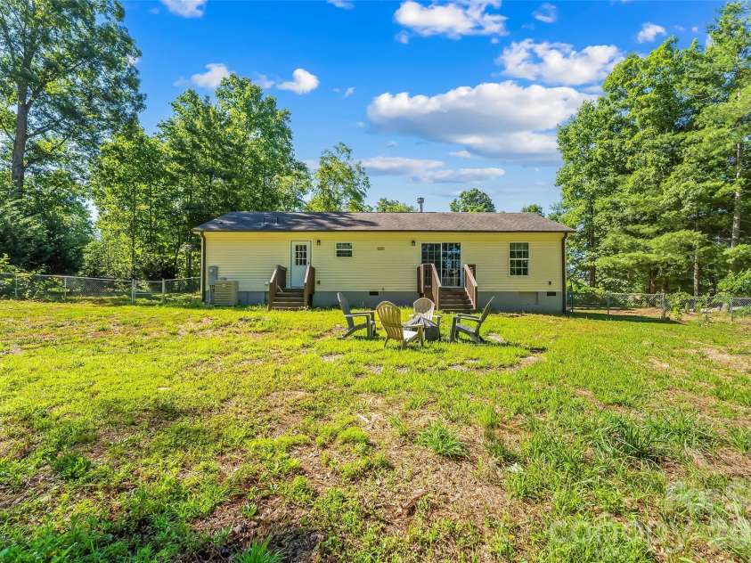 17 Windy Acres Drive, Hendersonville, NC 28792.  MLS# CAR4391864, YatesRealty ID 32296. 