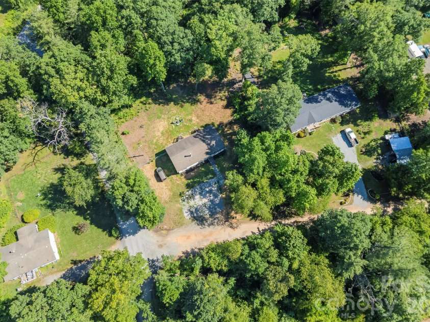 17 Windy Acres Drive, Hendersonville, NC 28792.  MLS# CAR4391864, YatesRealty ID 32296. 