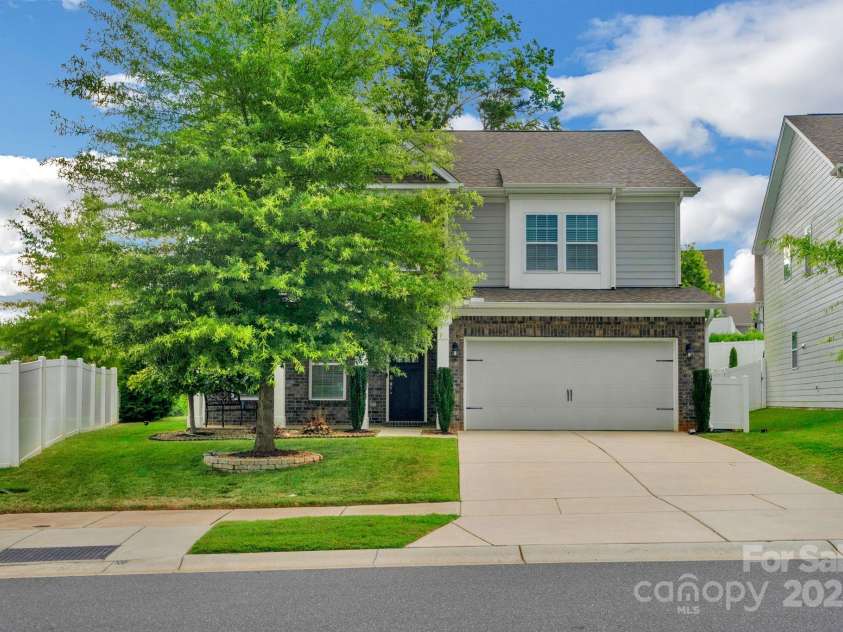 236 Robinwood Lane, Lake Wylie, SC 29710.  MLS# CAR4276831, YatesRealty ID 32296. 