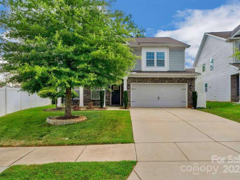 236 Robinwood Lane, Lake Wylie, SC 29710.  MLS# CAR4276831, YatesRealty ID 32296. 