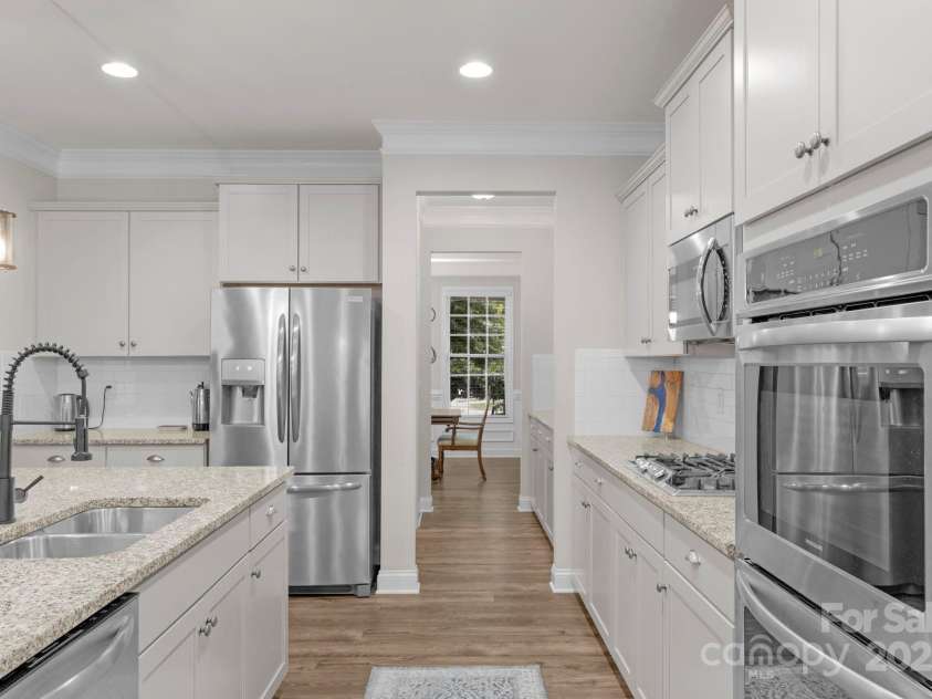 236 Robinwood Lane, Lake Wylie, SC 29710.  MLS# CAR4276831, YatesRealty ID 32296. 