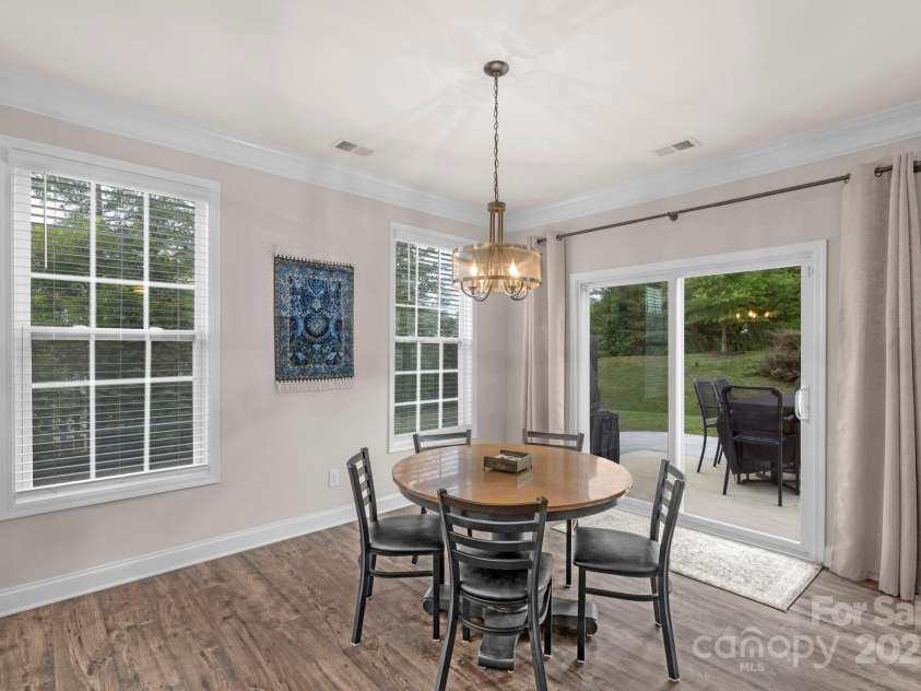 236 Robinwood Lane, Lake Wylie, SC 29710.  MLS# CAR4276831, YatesRealty ID 32296. 