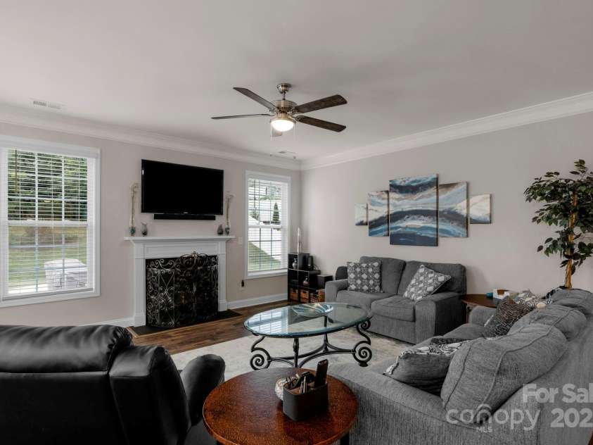 236 Robinwood Lane, Lake Wylie, SC 29710.  MLS# CAR4276831, YatesRealty ID 32296. 