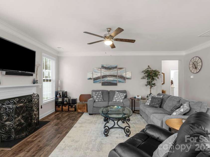 236 Robinwood Lane, Lake Wylie, SC 29710.  MLS# CAR4276831, YatesRealty ID 32296. 