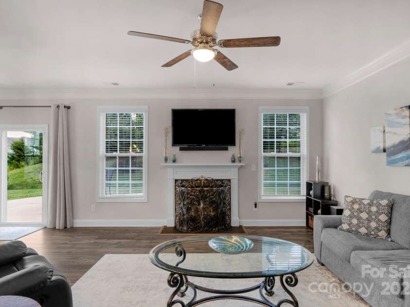 236 Robinwood Lane, Lake Wylie, SC 29710.  MLS# CAR4276831, YatesRealty ID 32296. 