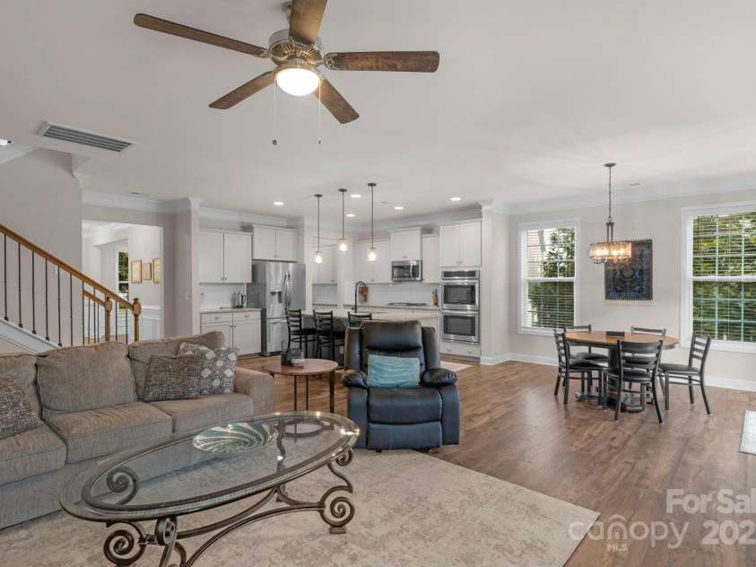 236 Robinwood Lane, Lake Wylie, SC 29710.  MLS# CAR4276831, YatesRealty ID 32296. 